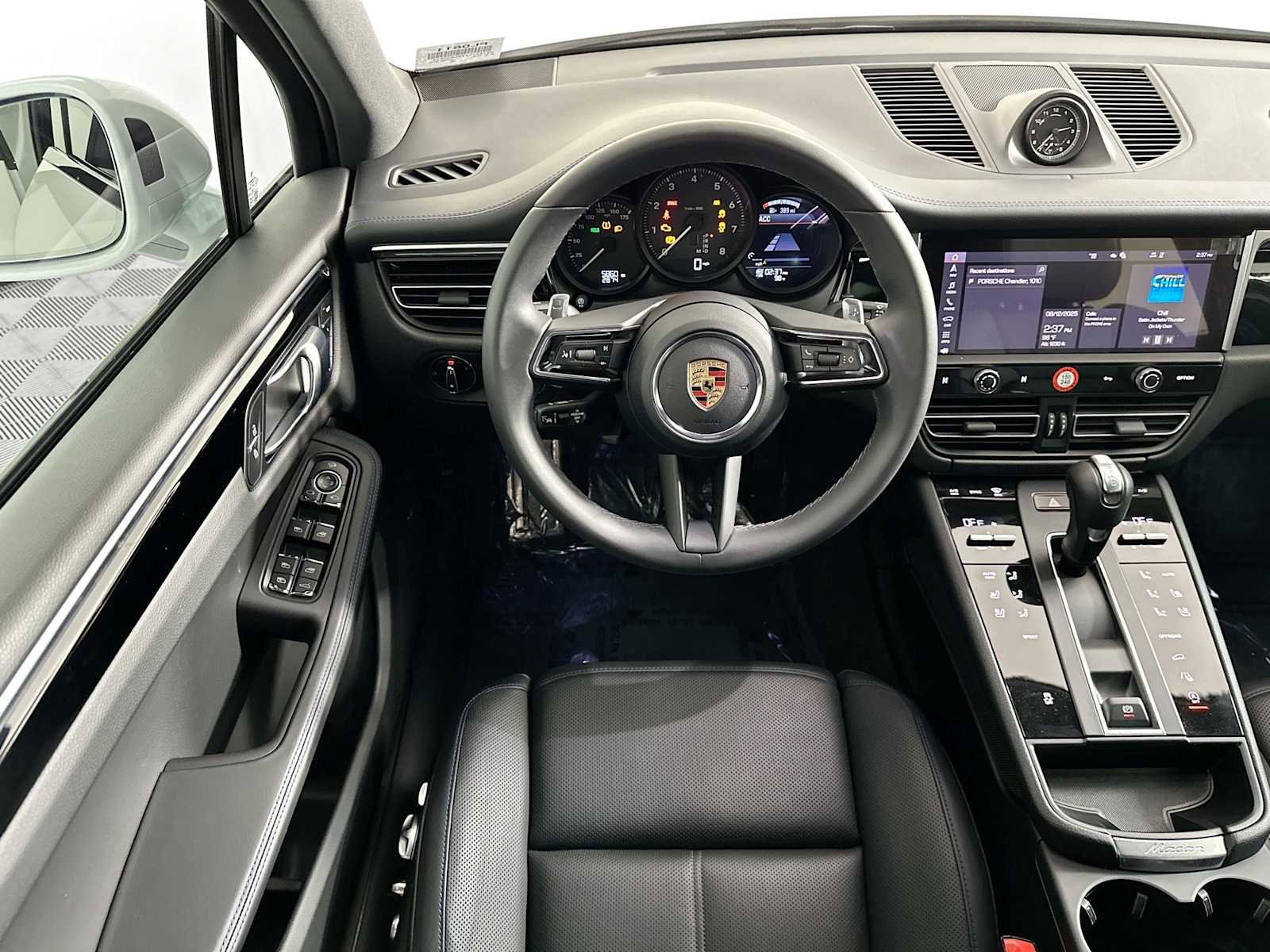 Certified 2025 Porsche Macan image 23