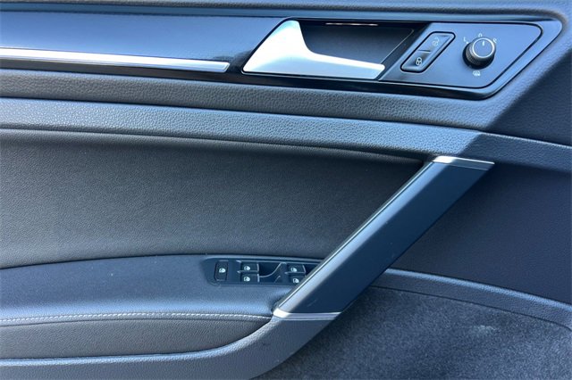 Used 2019 Volkswagen Golf R 4-Door image 11