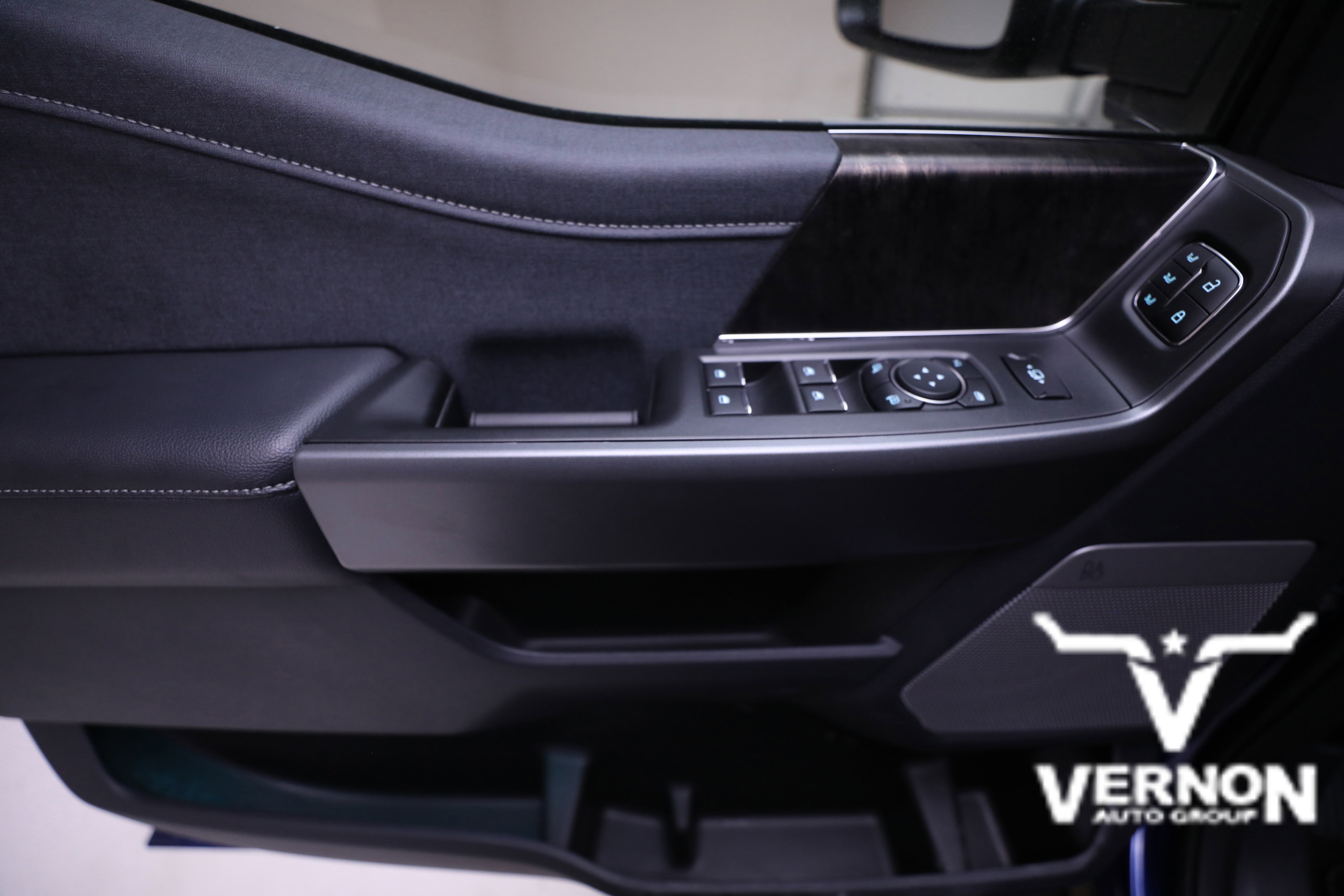 New 2026 Ford F250 Lariat w/ Black Appearance Package image 19