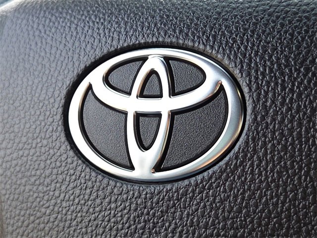 Used 2025 Toyota Camry SE image 25