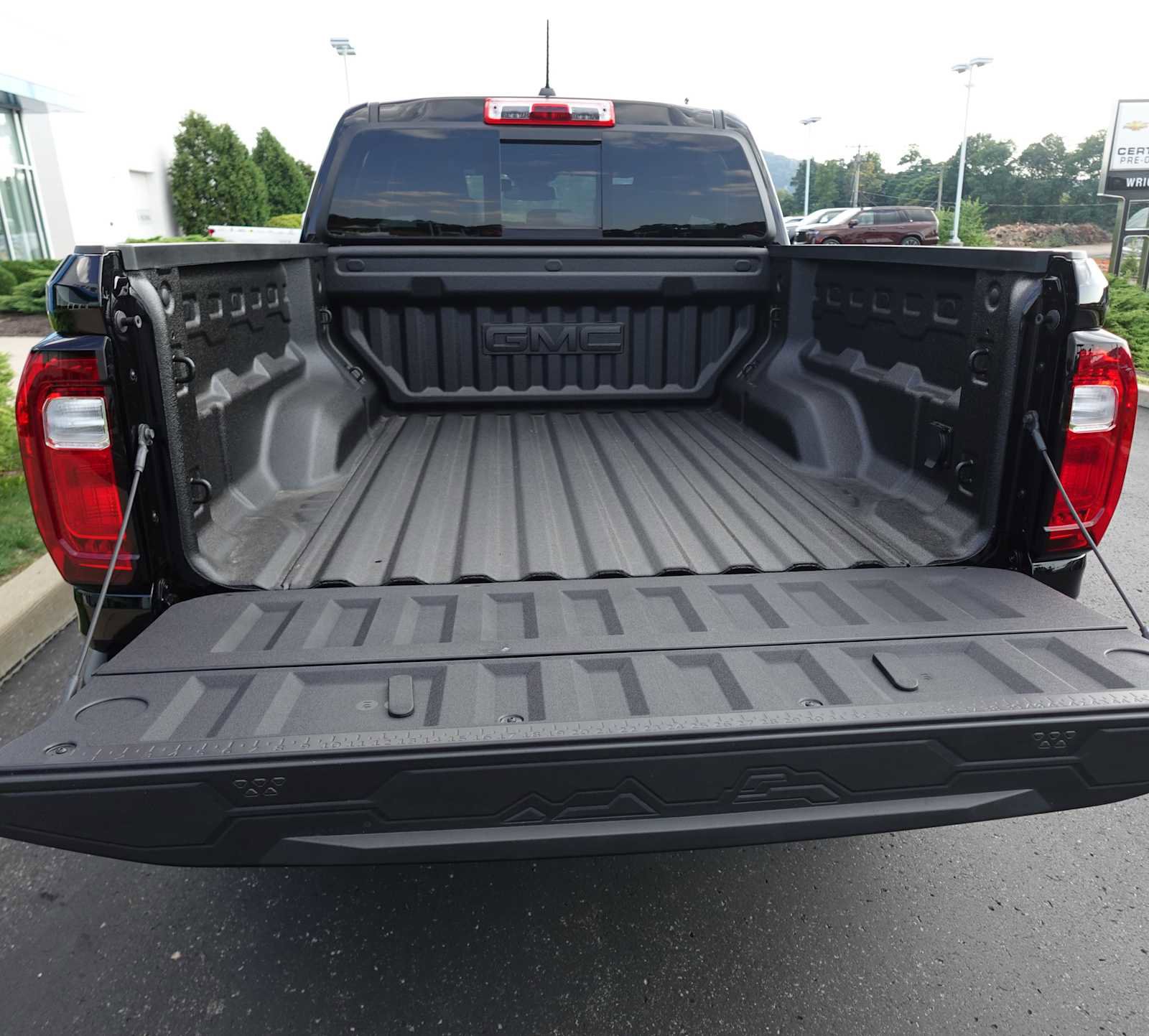 New 2026 GMC Canyon Denali w/ LPO, Denali Black Edition image 5