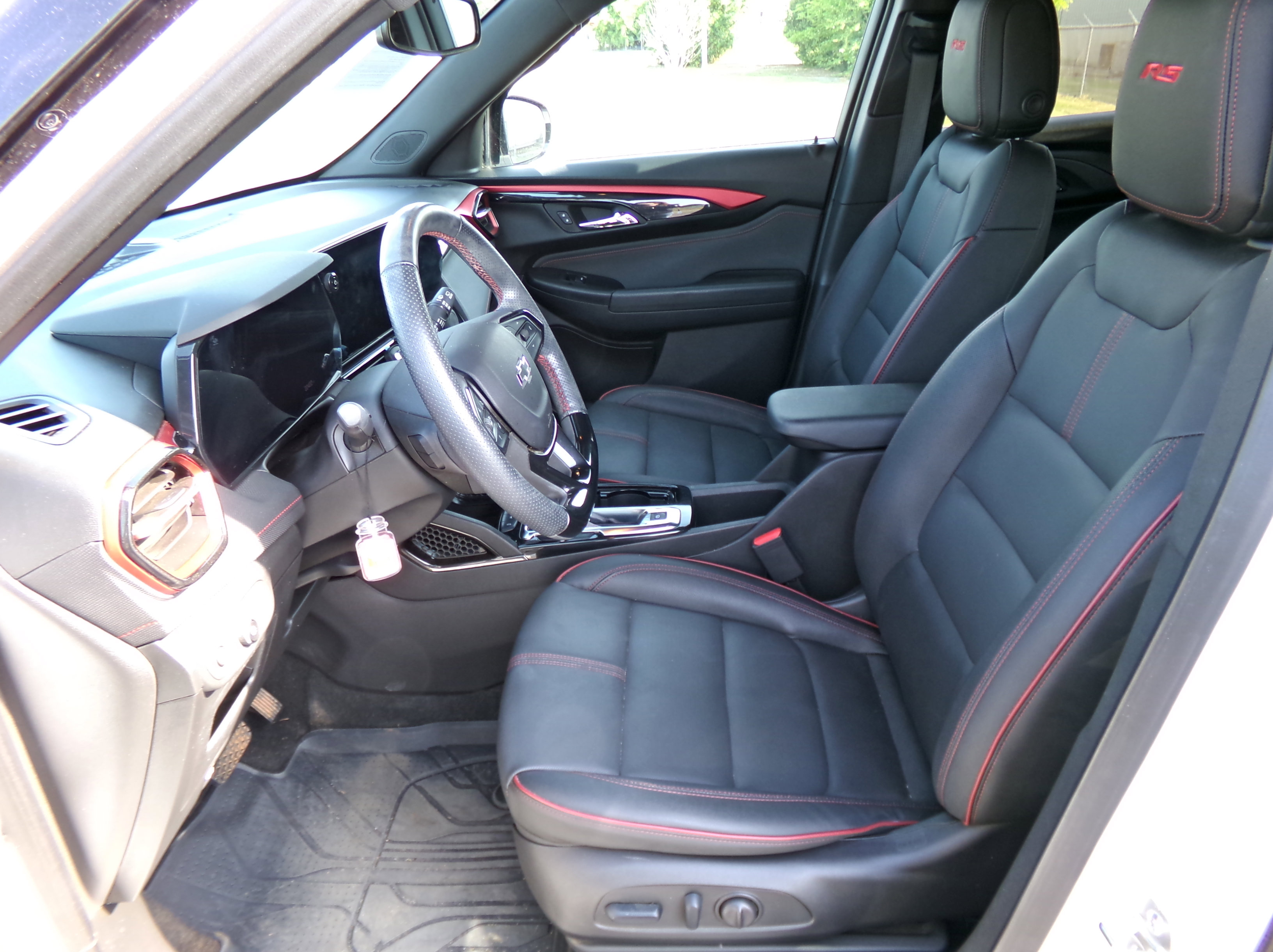 Used 2024 Chevrolet TrailBlazer RS w/ Convenience Package FWD image 12