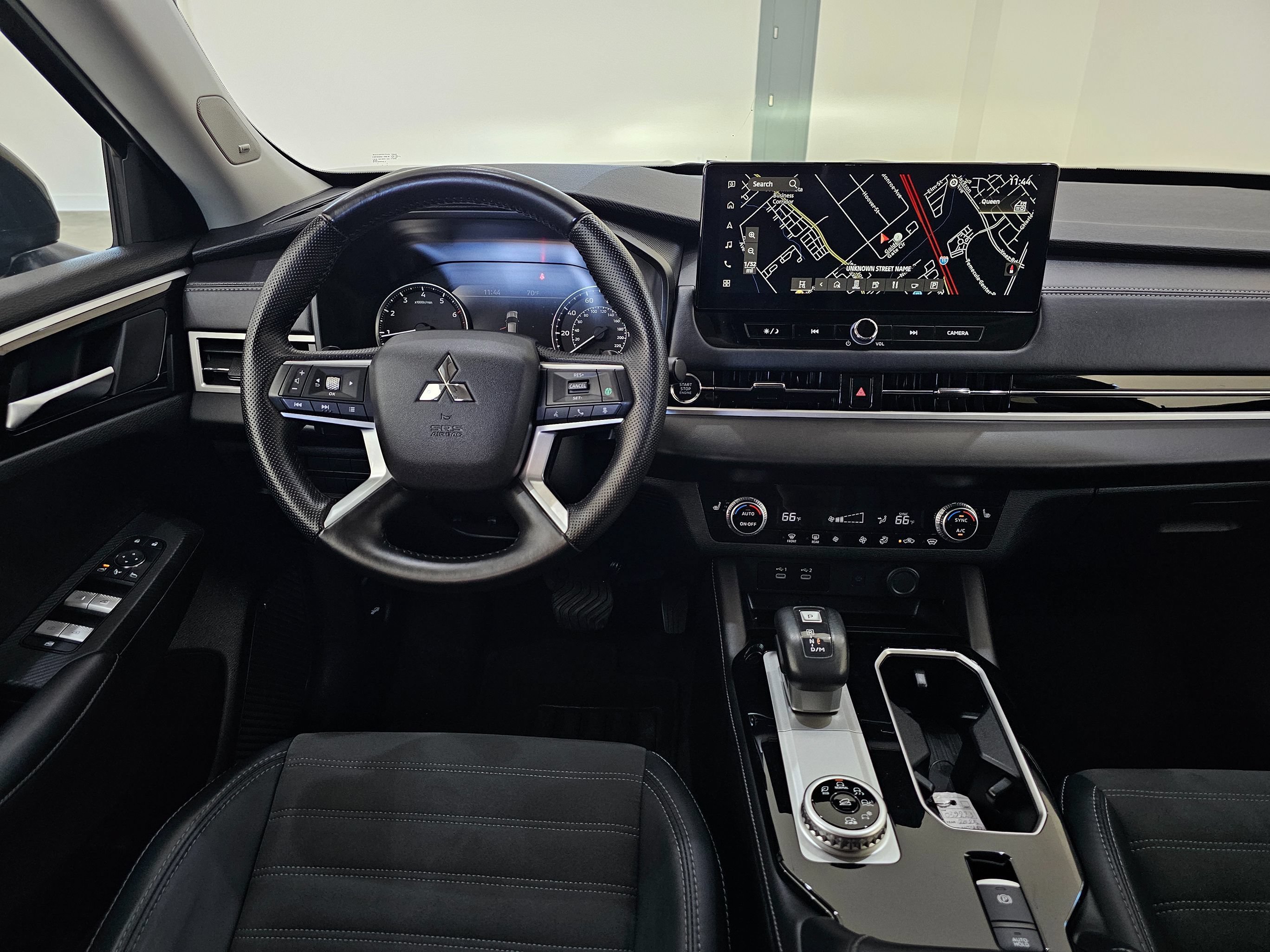 Used 2025 Mitsubishi Outlander SE AWD/4WD image 23