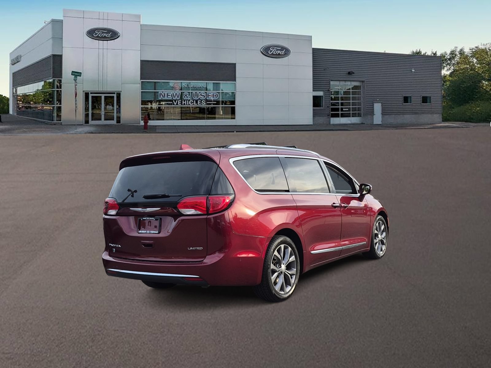 Used 2019 Chrysler Pacifica Limited w/ Tire & Wheel Group FWD image 9