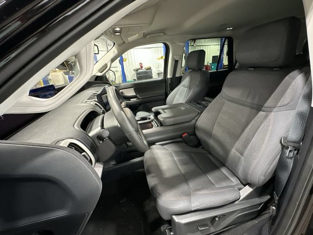 Used 2025 Ford Expedition Active AWD/4WD image 17