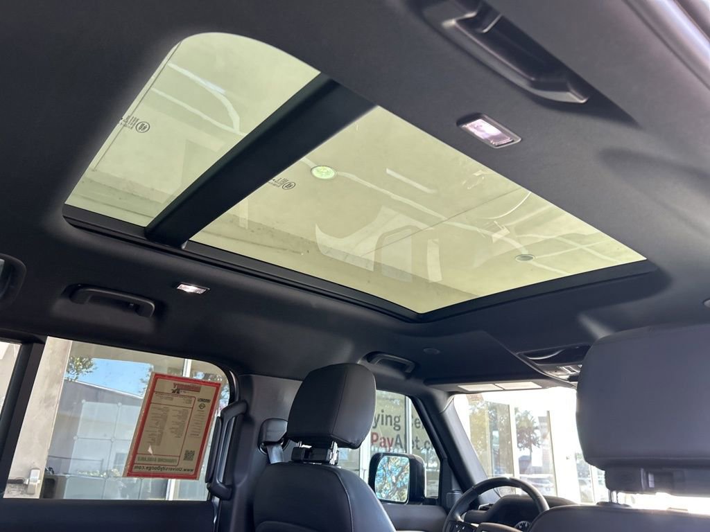 Used 2023 Land Rover Defender 110 X-Dynamic SE image 41