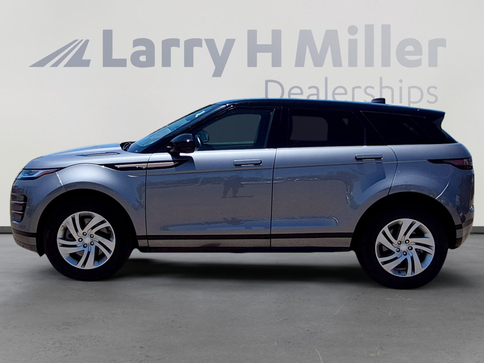 Used 2023 Land Rover Range Rover Evoque R-Dynamic S AWD/4WD image 2