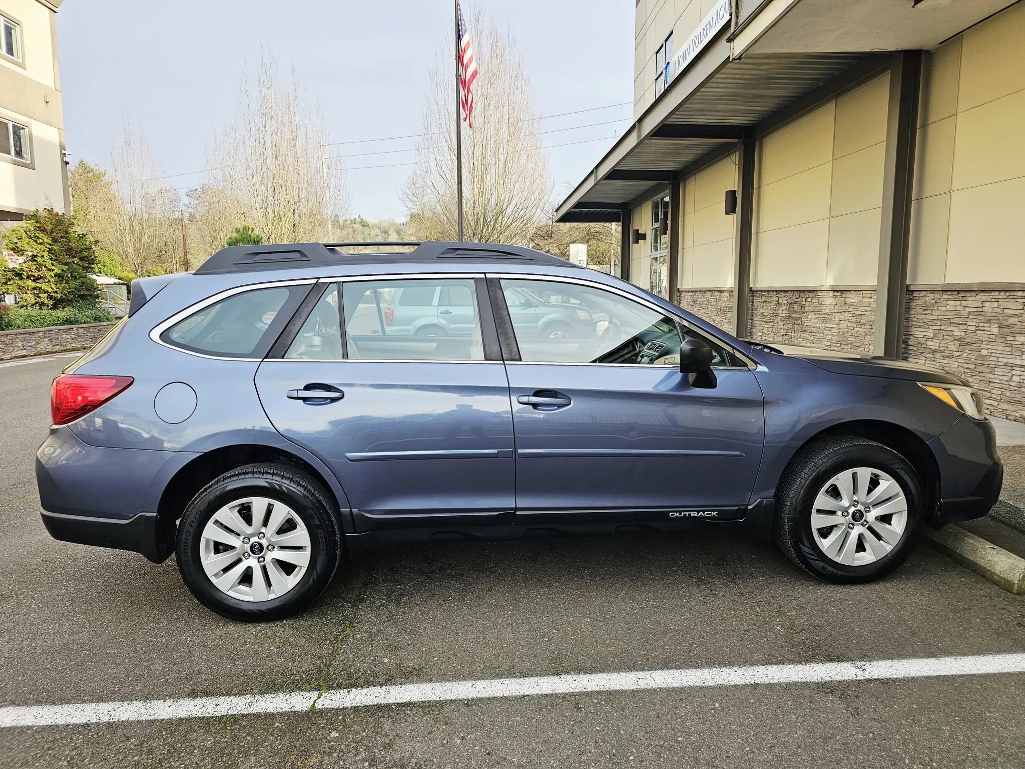 Used 2017 Subaru Outback 2.5i AWD/4WD image 6