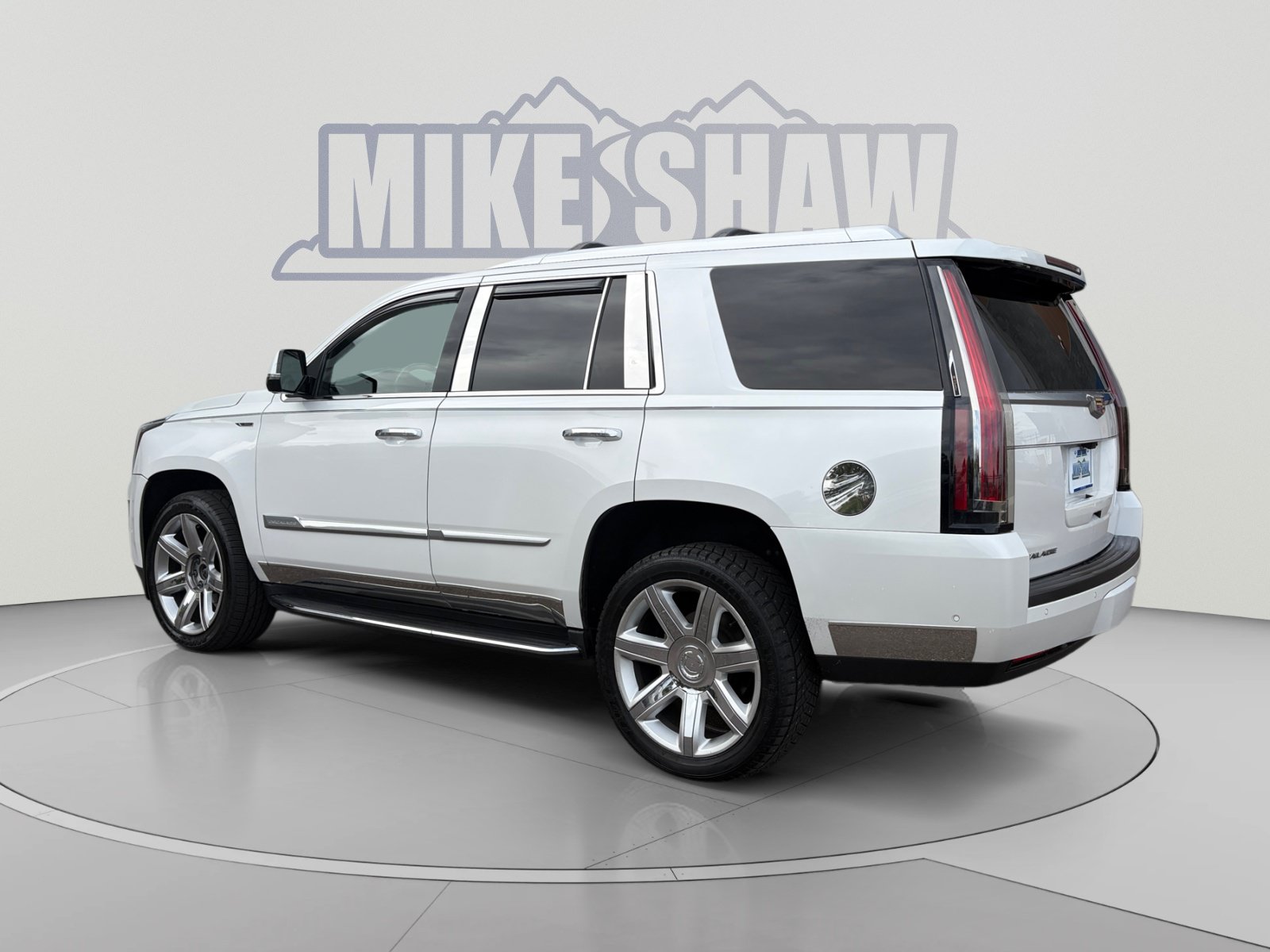 Used 2017 Cadillac Escalade Luxury AWD/4WD image 3