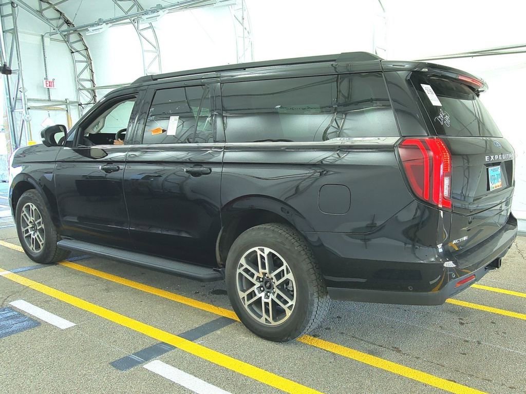 Used 2025 Ford Expedition Max Active image 3