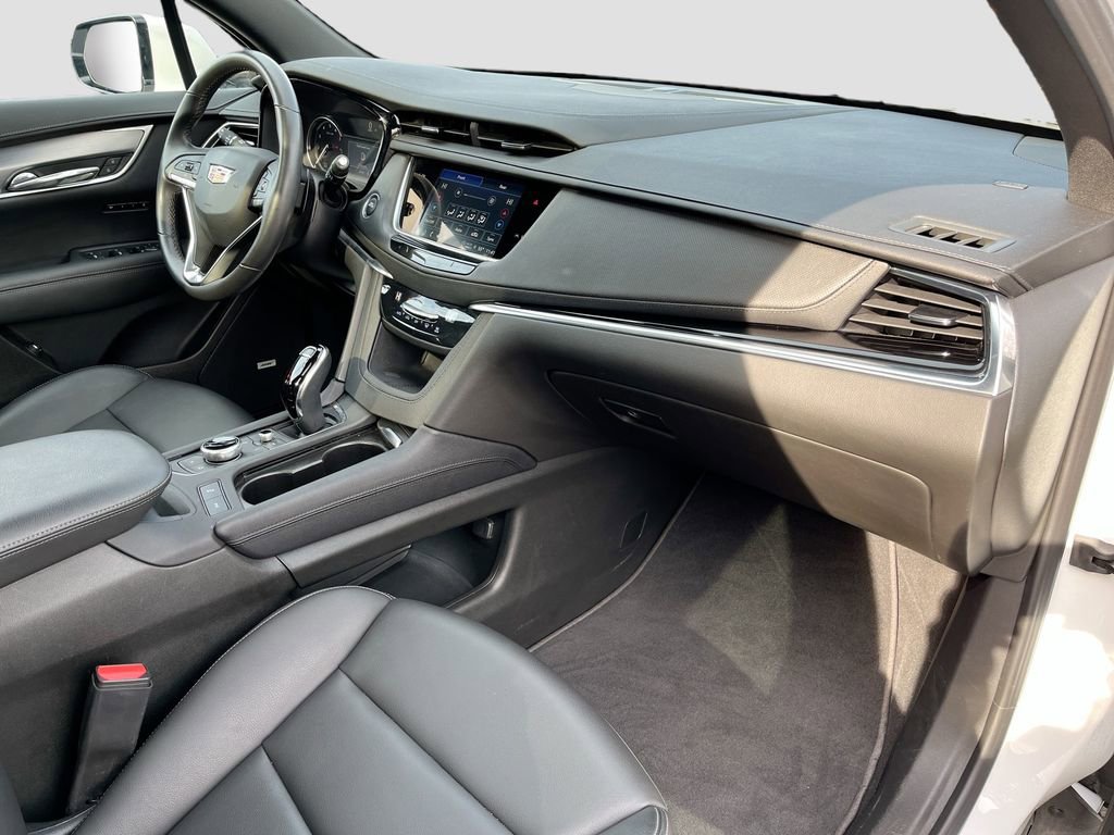 Certified 2024 Cadillac XT6 Luxury w/ LPO, Floor Liner Package AWD/4WD image 33