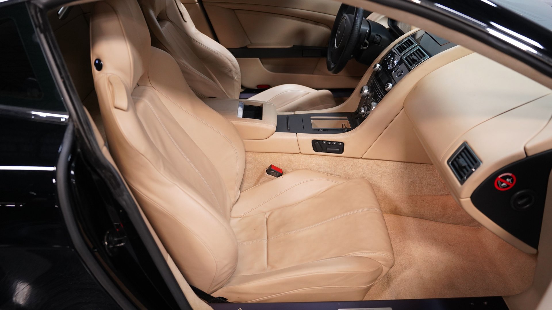 Used 2009 Aston Martin V8 Vantage V8 image 38