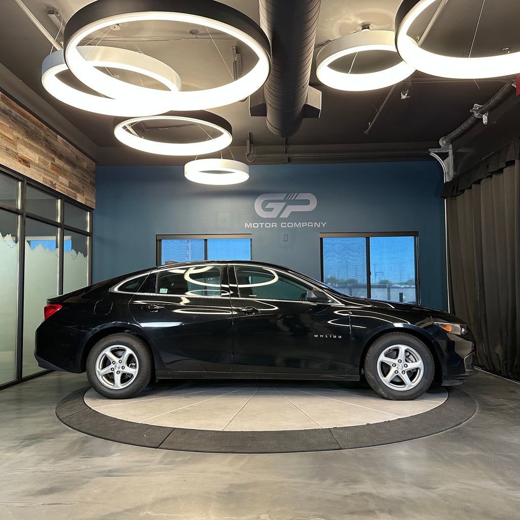 Used 2018 Chevrolet Malibu LS FWD image 2