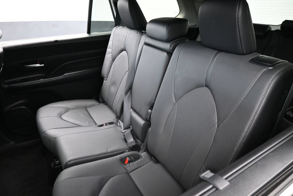 Used 2025 Toyota Grand Highlander FWD image 40