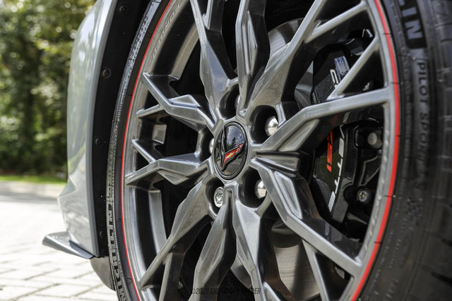 Used 2025 Chevrolet Corvette Stingray Premium Cpe w/ Z51 Performance Package RWD image 60
