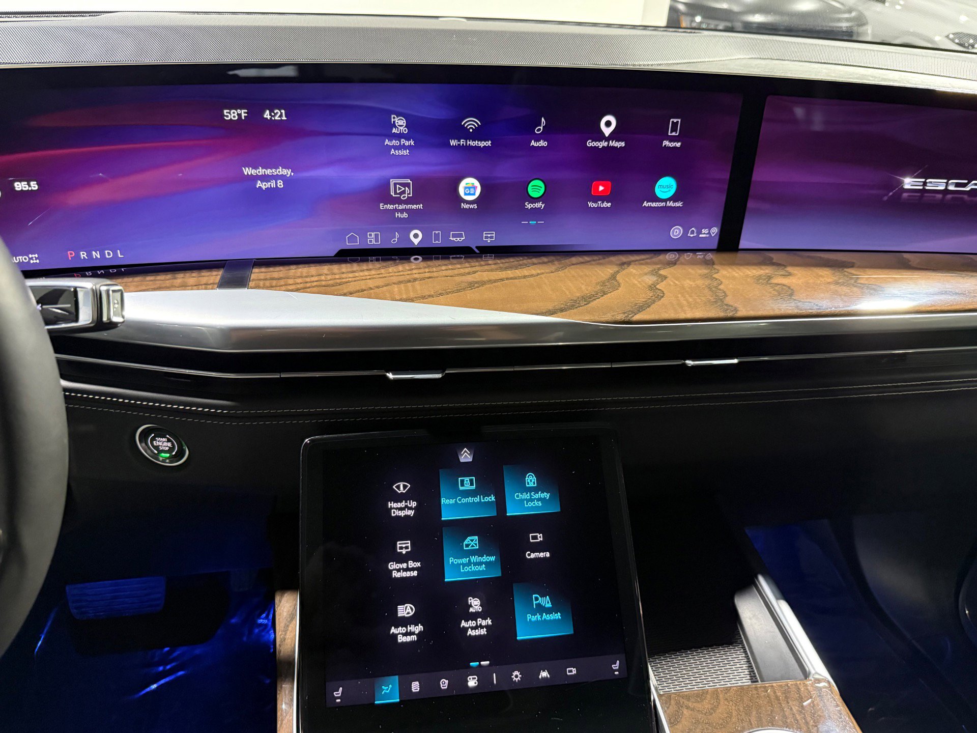 Used 2025 Cadillac Escalade Sport Platinum w/ LPO, ONYX Package image 43