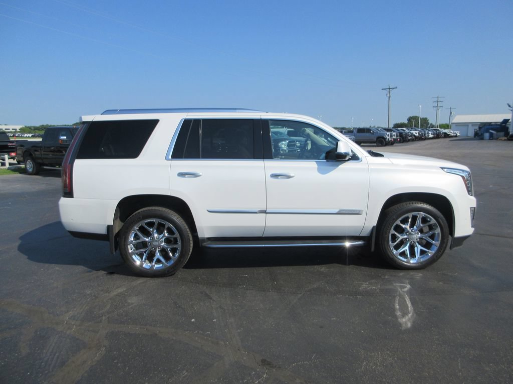 Certified 2020 Cadillac Escalade Premium Luxury AWD/4WD image 5