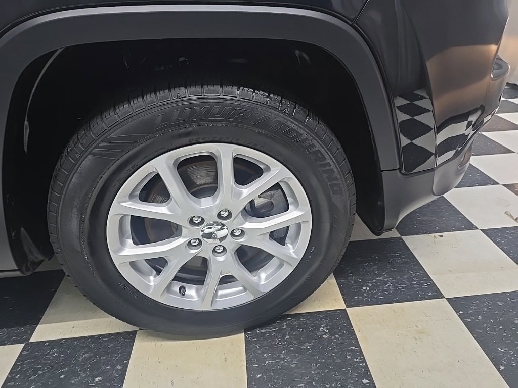 Used 2016 Jeep Cherokee Latitude w/ Cold Weather Group image 4