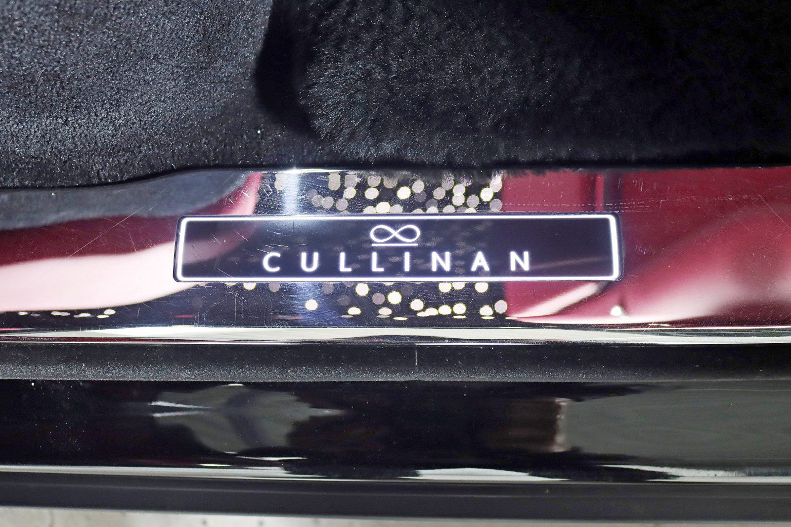 Used 2023 Rolls-Royce Cullinan Black Badge w/ Driver's Package image 17