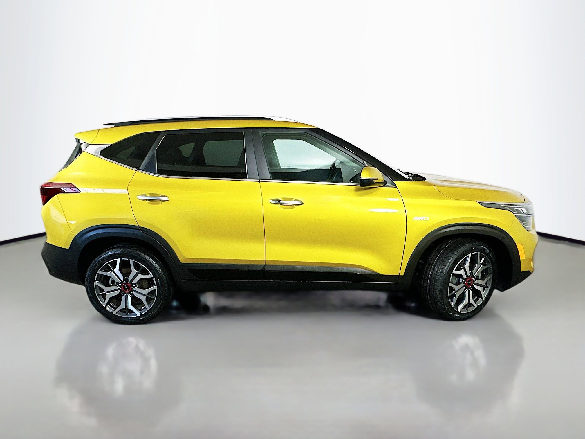 Certified 2022 Kia Seltos SX w/ Sunroof Package AWD/4WD image 8