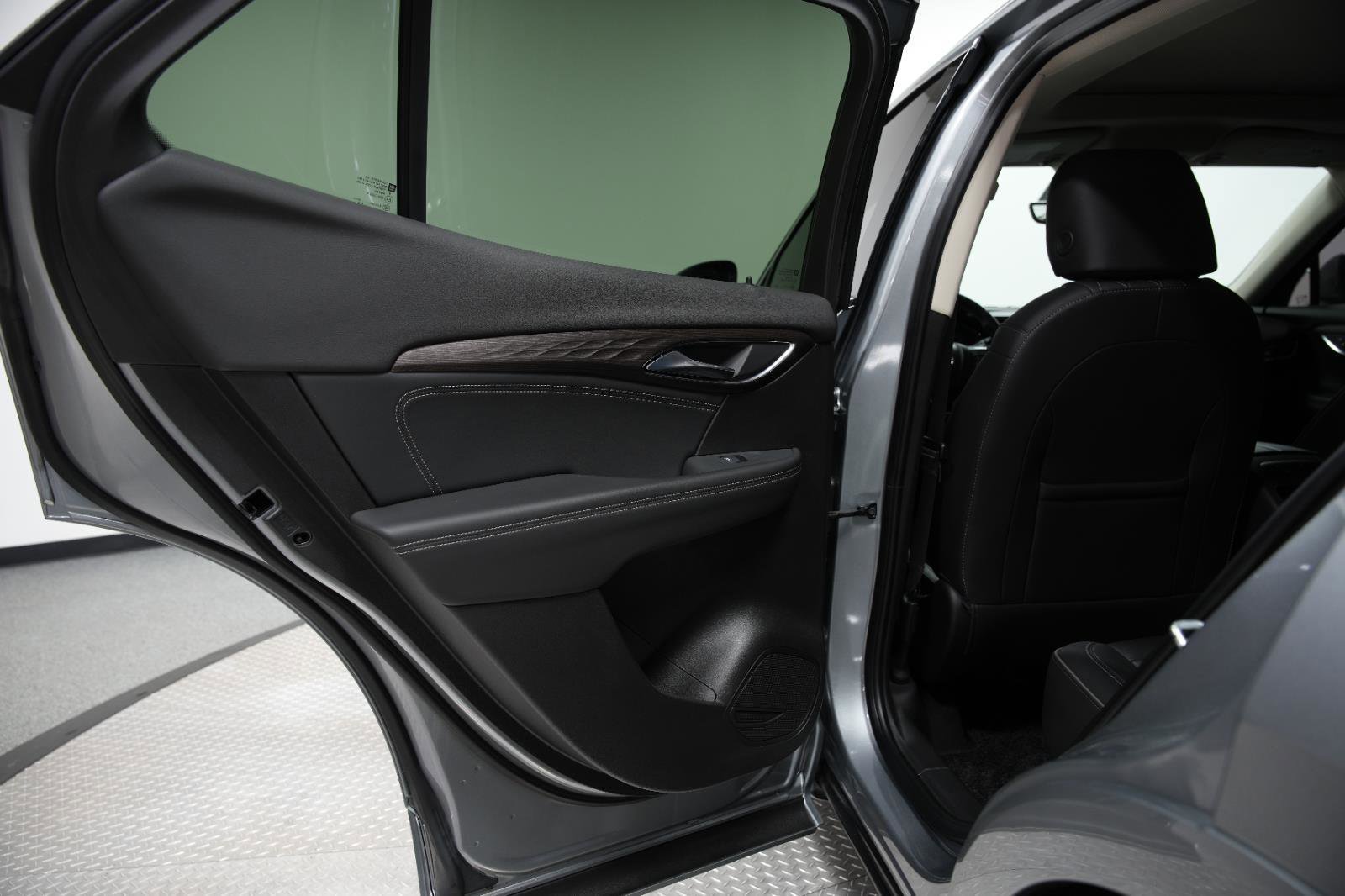 Used 2023 Buick Envision Avenir image 23