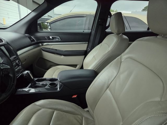 Used 2018 Ford Explorer XLT w/ Equipment Group 202A FWD image 8