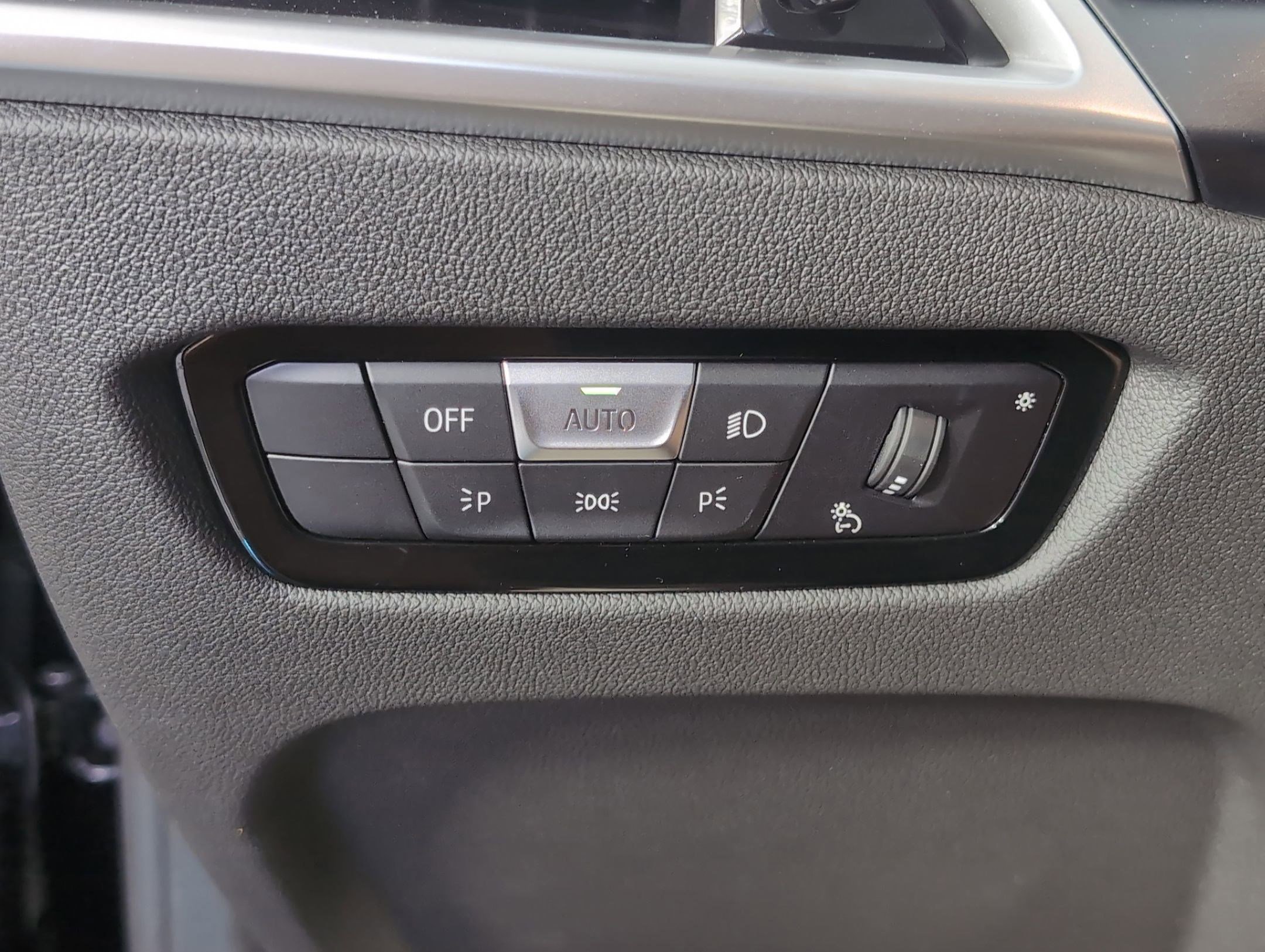 Used 2025 BMW 330i Sedan w/ Convenience Package image 27