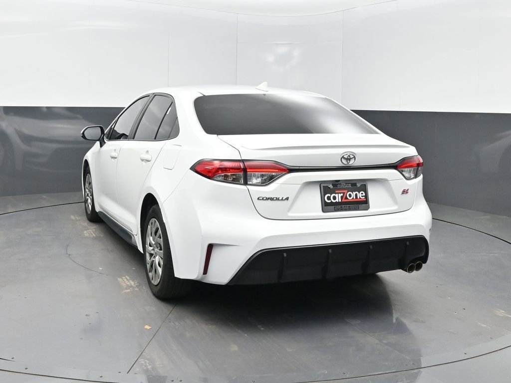 Used 2024 Toyota Corolla SE w/ SE Premium Package FWD image 3