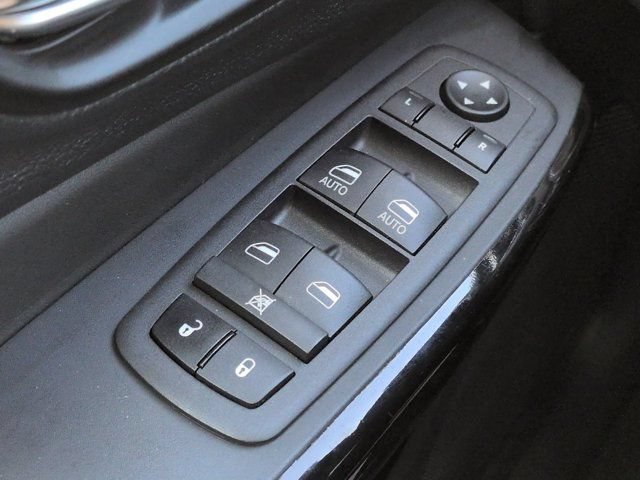 Used 2023 Jeep Cherokee Altitude Lux AWD/4WD image 23
