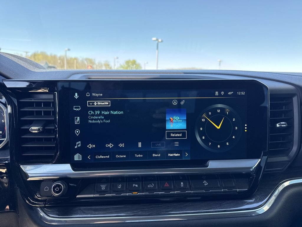 Used 2024 Chevrolet Silverado 2500 LTZ w/ LTZ Convenience Package AWD/4WD image 16