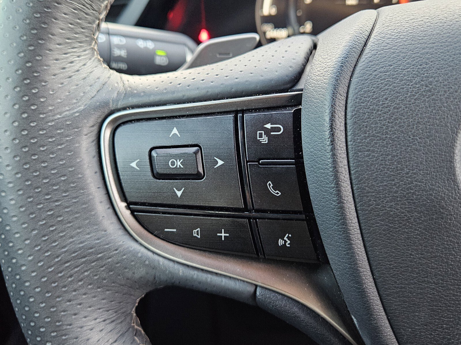 Certified 2024 Lexus ES 350 F Sport w/ Accessory Package (Z2) FWD image 26