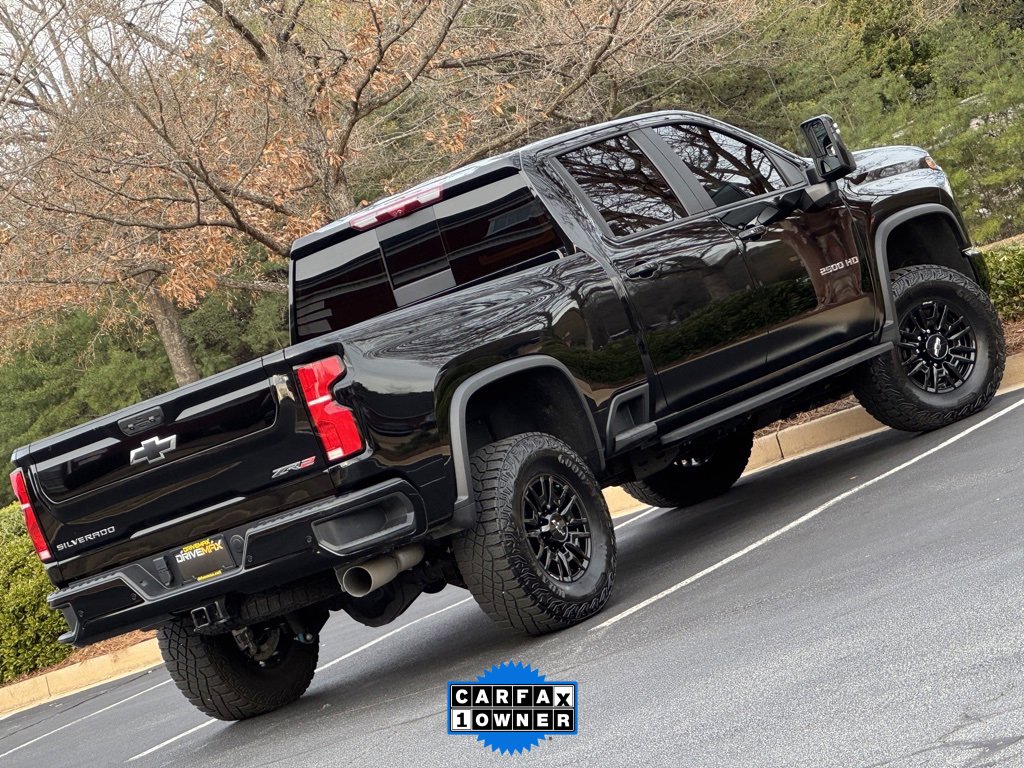 Used 2025 Chevrolet Silverado 2500 ZR2 w/ Technology Package image 9
