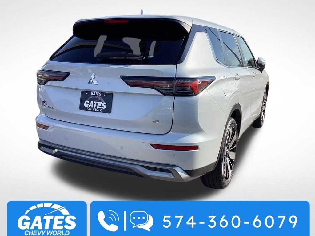 Used 2025 Mitsubishi Outlander SE image 8
