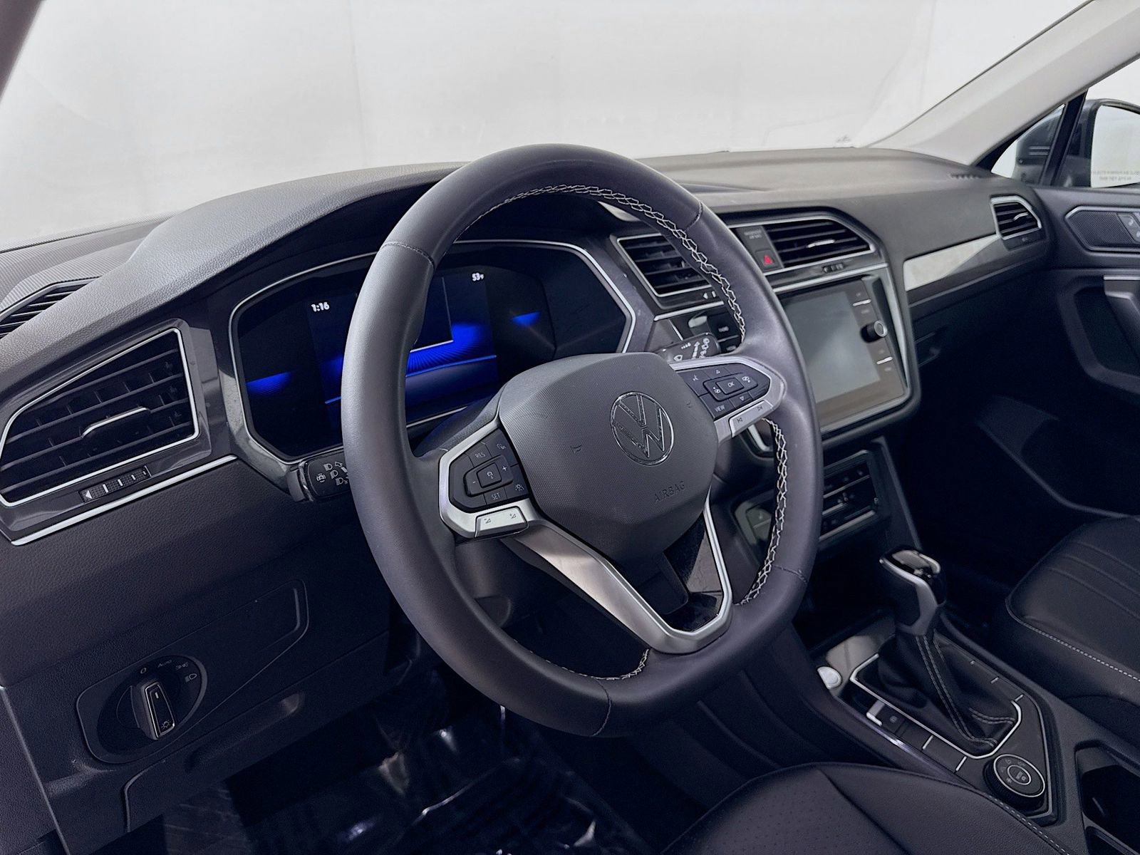 Certified 2024 Volkswagen Tiguan SE AWD/4WD image 4