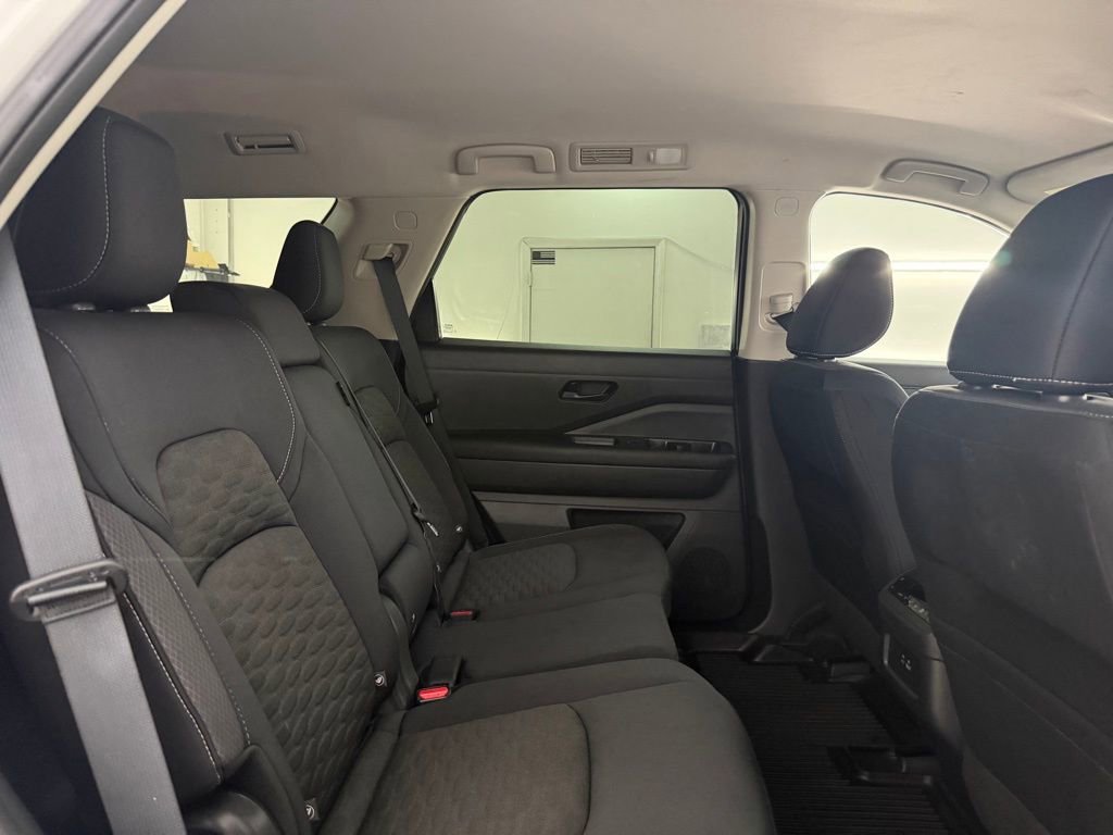 Used 2023 Nissan Pathfinder SV image 41