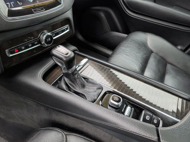 Used 2018 Volvo XC90 T6 Momentum w/ Convenience Package image 30