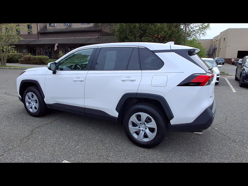 Used 2024 Toyota RAV4 LE AWD/4WD image 6
