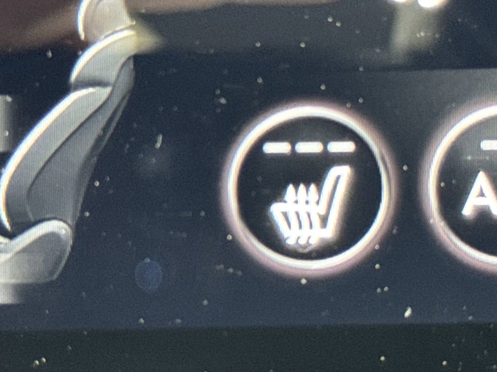 Used 2025 Genesis G70 2.5T RWD image 31