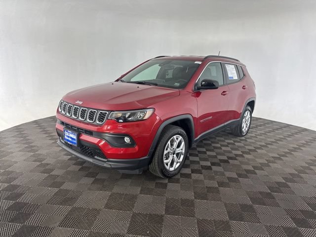Used 2025 Jeep Compass Latitude AWD/4WD image 4