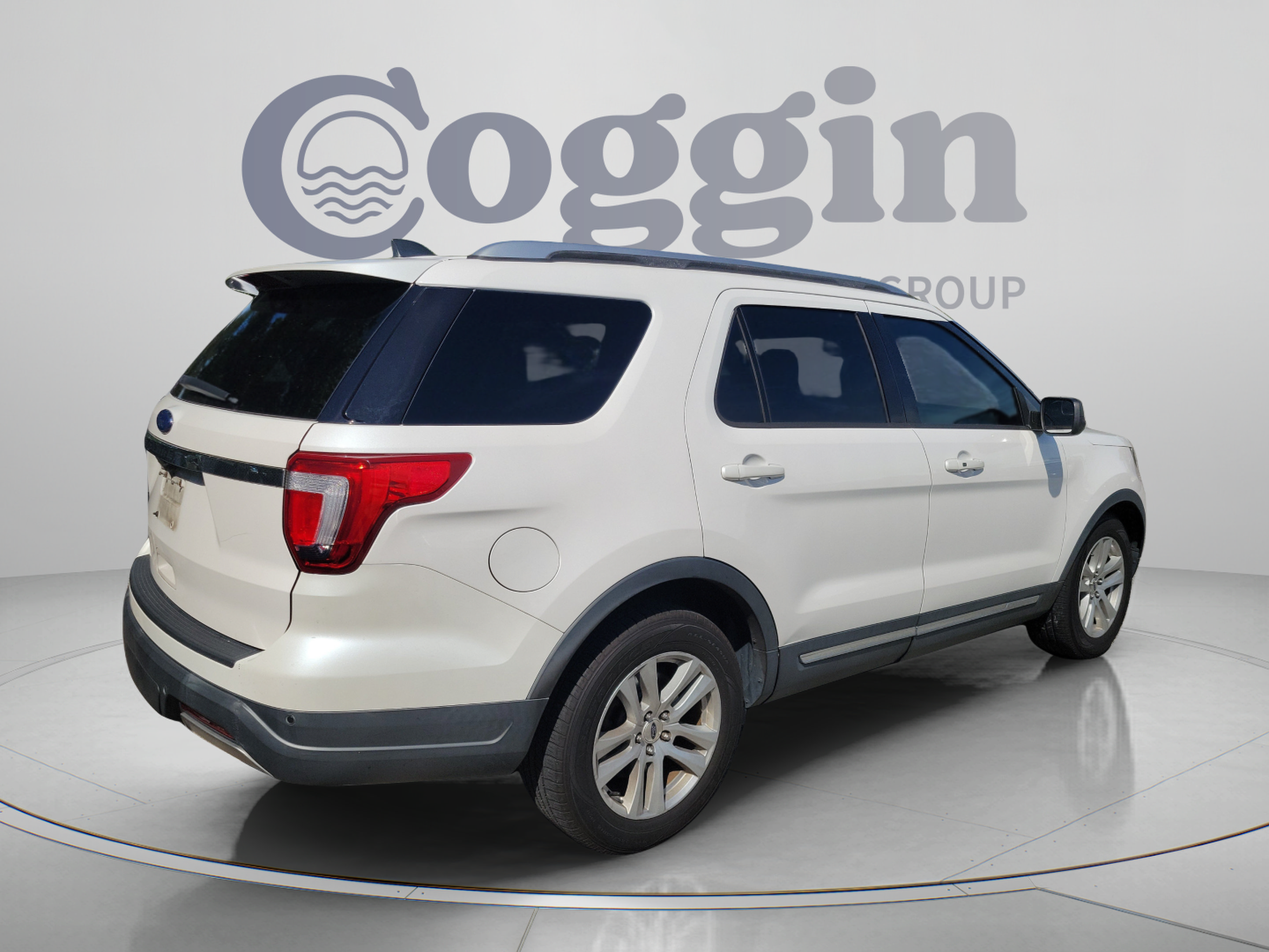Used 2019 Ford Explorer XLT w/ Class III Trailer Tow Package FWD image 4