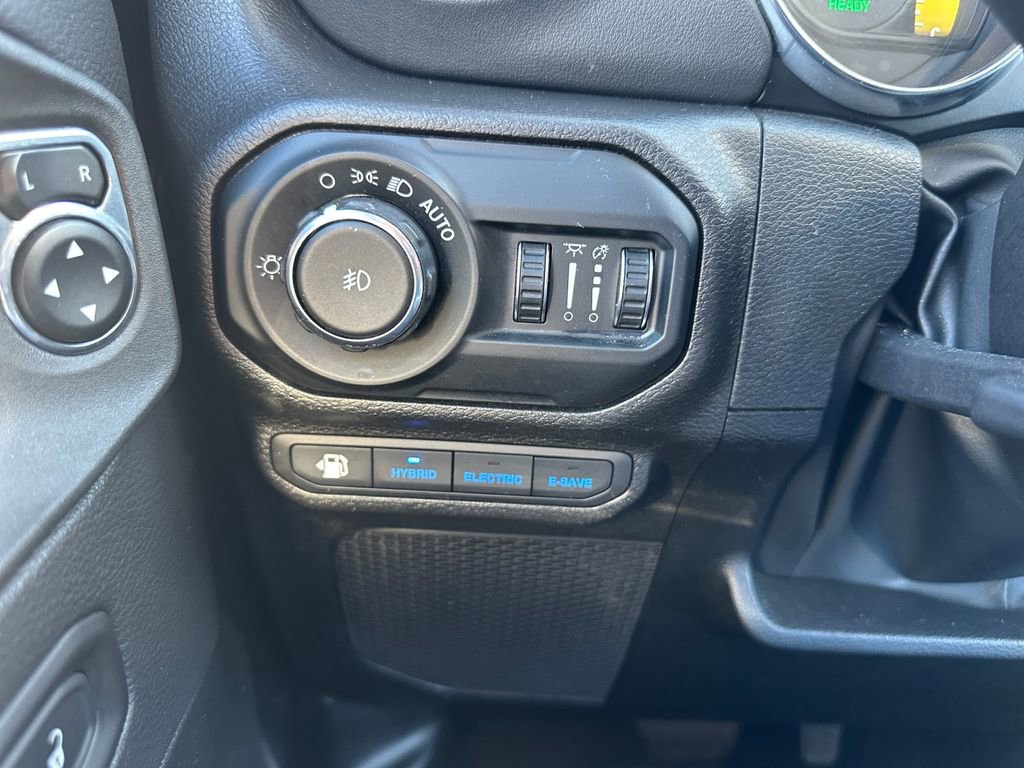 Used 2022 Jeep Wrangler Unlimited Sahara w/ Cold Weather Group image 18