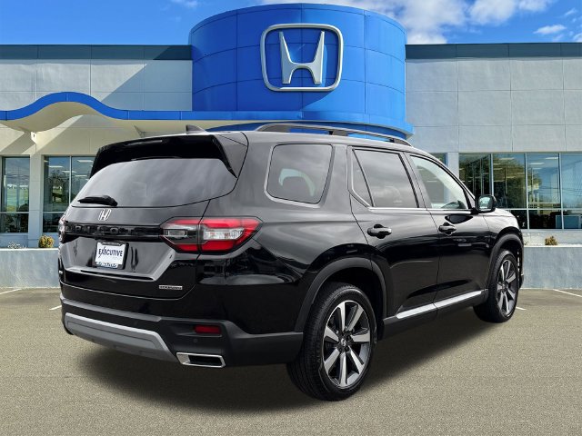 Used 2025 Honda Pilot Touring image 2