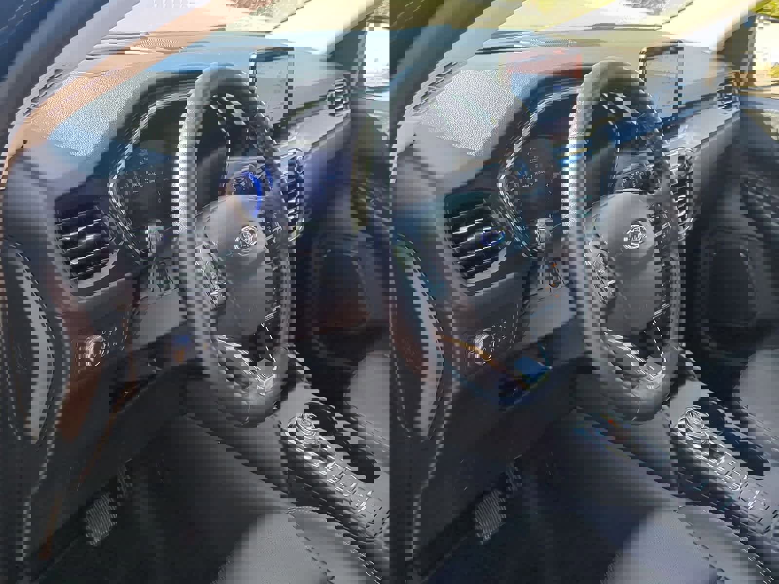 Used 2020 Ford Escape Titanium image 10