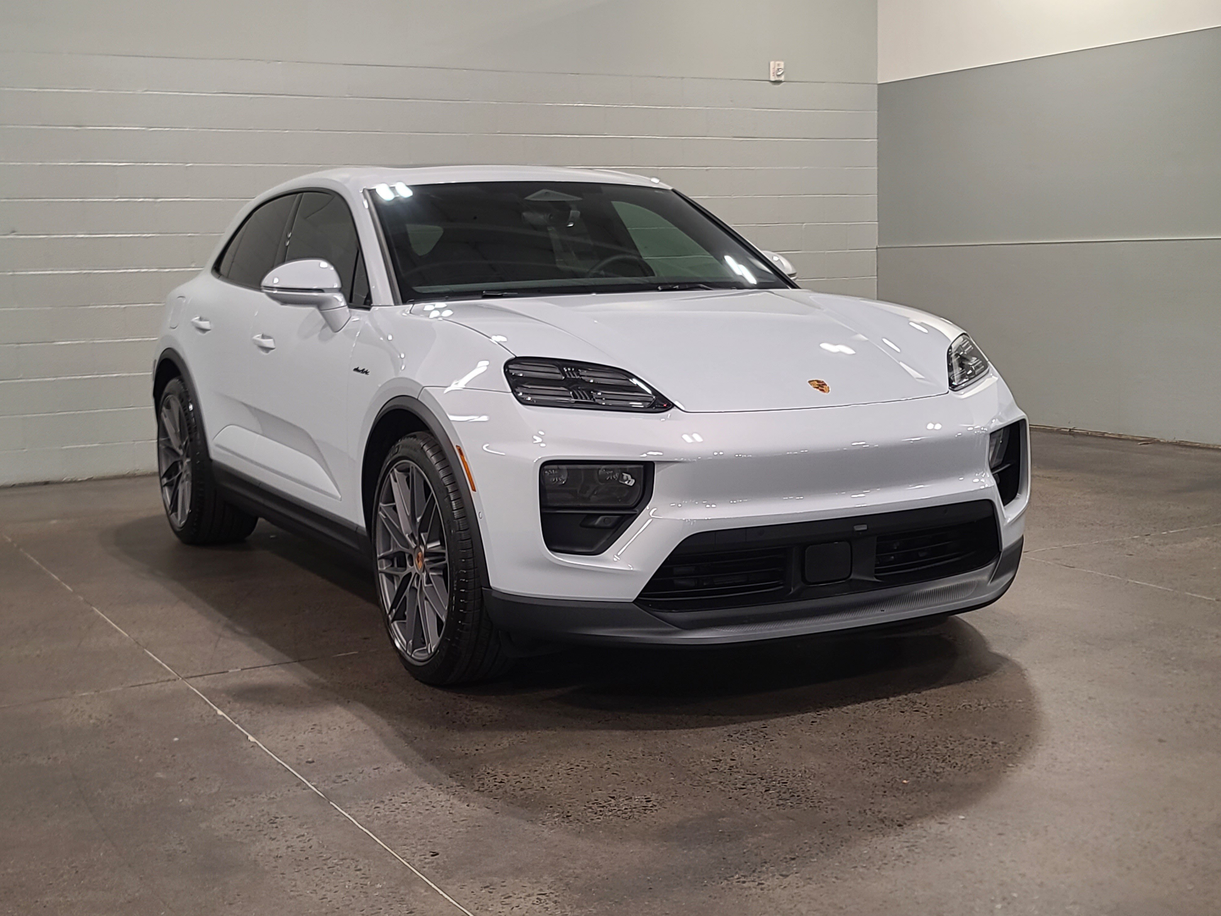 New 2026 Porsche Macan 4 Electric AWD/4WD image 9