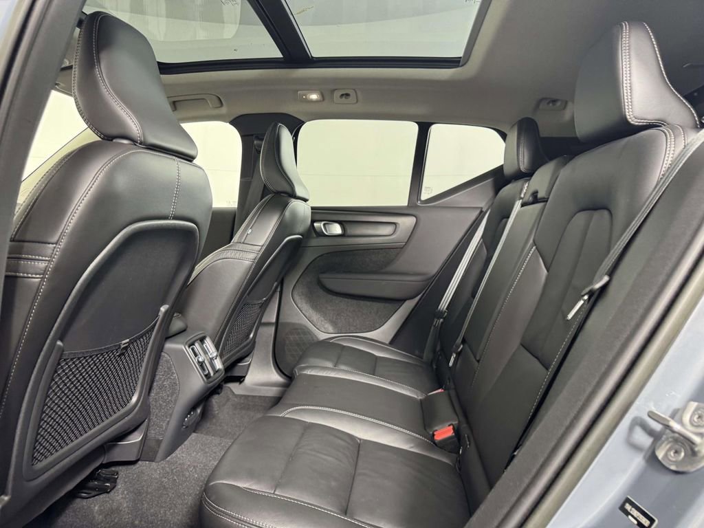 Used 2023 Volvo XC40 B5 Plus w/ Protection Package Premier AWD/4WD image 31
