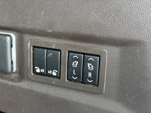 Used 2023 Chevrolet Tahoe LT w/ Luxury Package AWD/4WD image 17