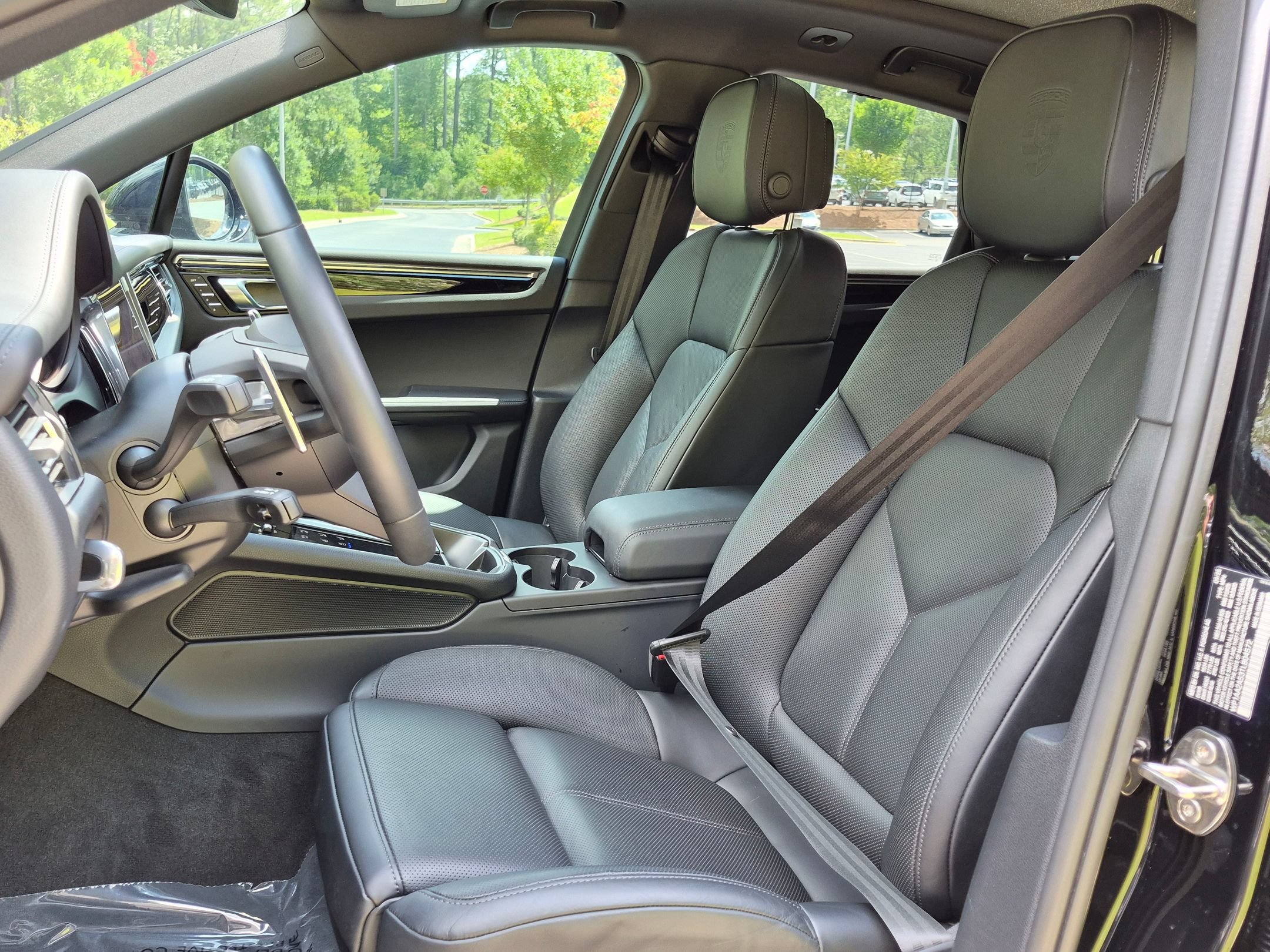 Certified 2026 Porsche Macan AWD/4WD image 5