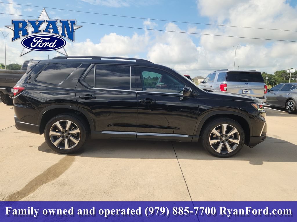 Used 2025 Honda Pilot Elite image 3