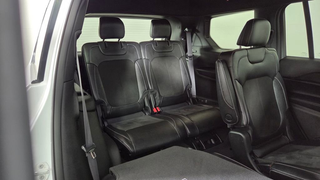 Used 2023 Jeep Grand Cherokee L Laredo image 36