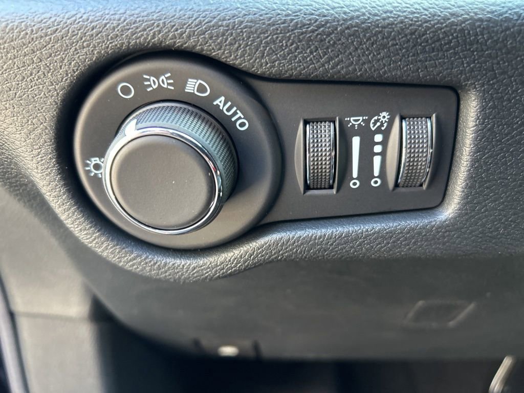 New 2026 Chrysler Voyager LX image 17